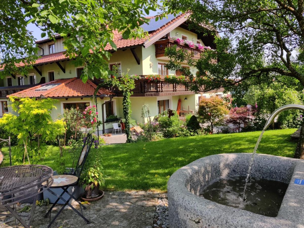 Pension Holzapfel Sankt Georgen im Attergau Exterior photo