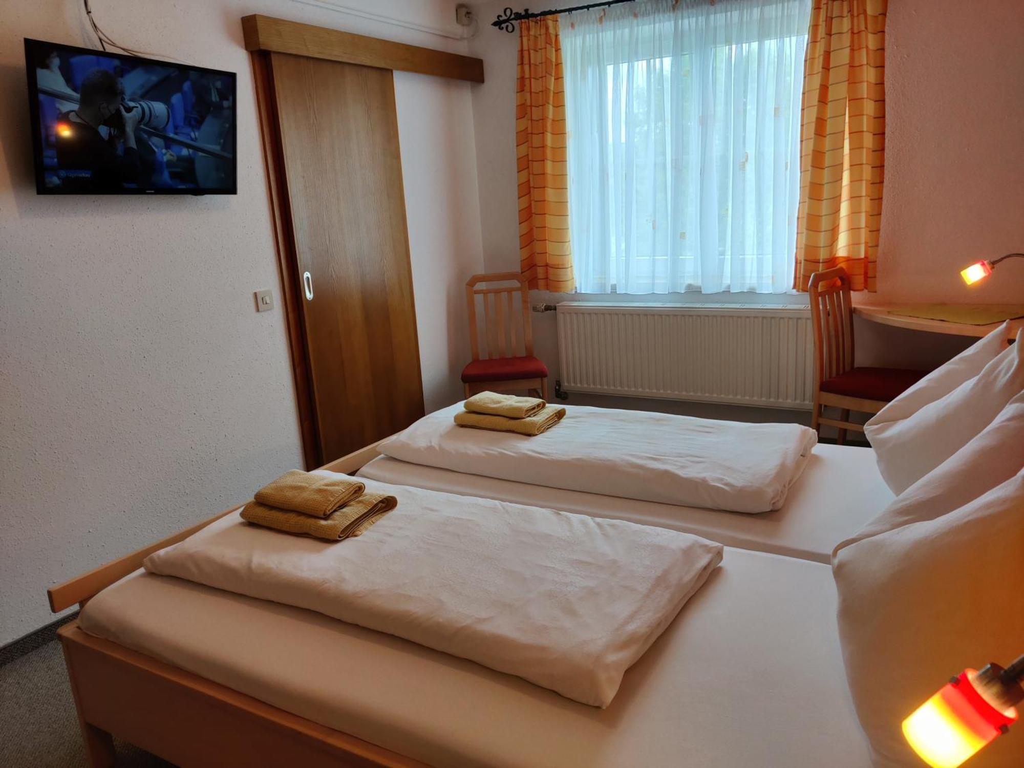 Pension Holzapfel Sankt Georgen im Attergau Exterior photo